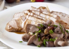 Noisettes de veau à la sauge et tomates confites aux senteurs des bois