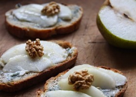 Tartines de poires au bleu